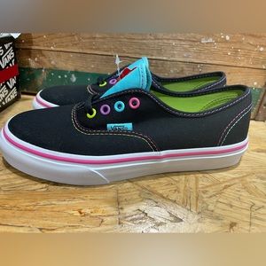 Super cute brand new in box girls Vans Authentic. Size 2.5 .